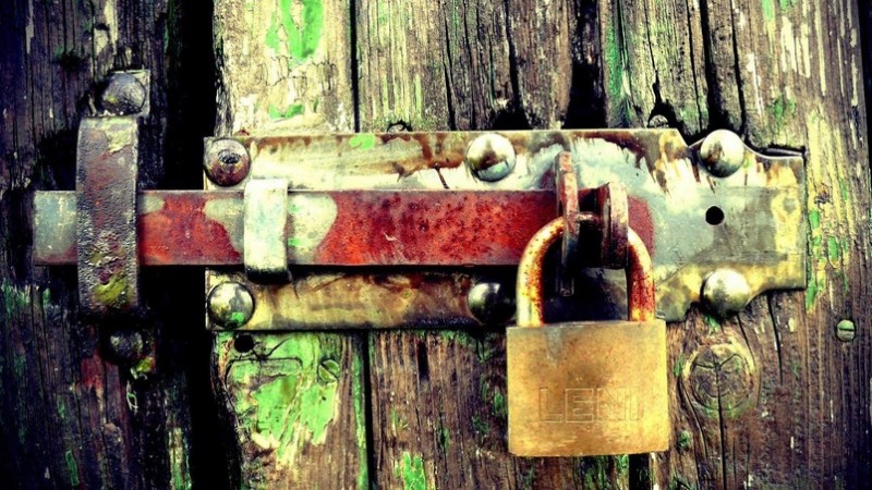 preview_padlock-on-the-gate